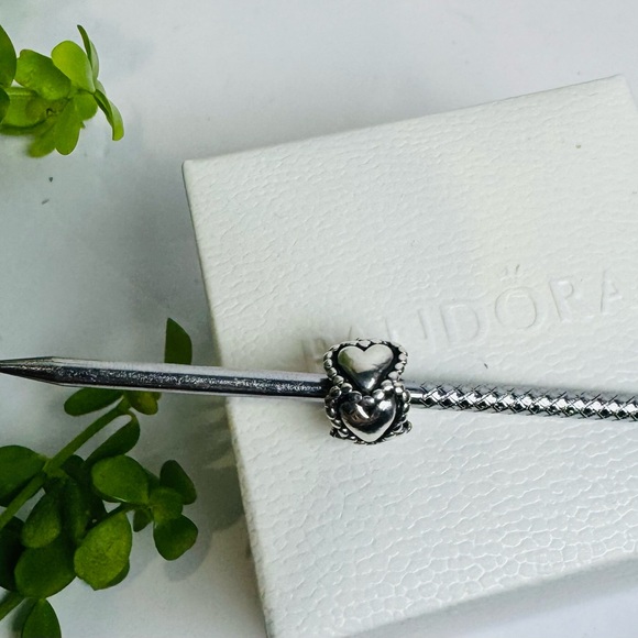 Authentic Retired Pandora ‘Everlasting Love’ S925 Charm - Picture 3 of 7